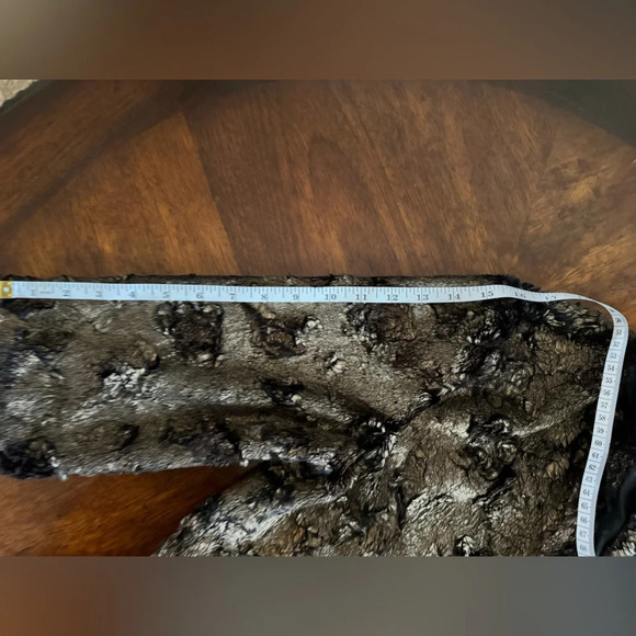 Sugar+Lips Women's Faux Fur Smooth Brown Cropped 3/4 Sleeve Jacket Small NWT - Picture 11 of 12